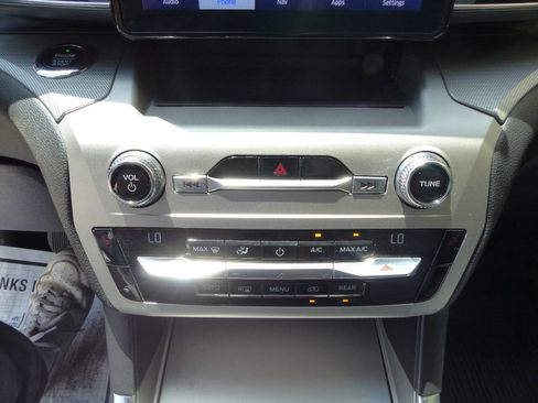 Used 2021 Ford Explorer XLT w/ Equipment Group 202A AWD/4WD image 33