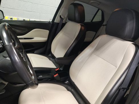 Used 2018 Buick Encore Preferred image 24