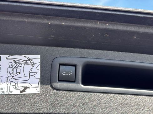 Certified 2024 Toyota Highlander XLE image 32