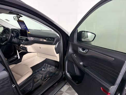 Certified 2021 Ford Escape Titanium image 36