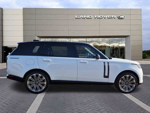 Certified 2025 Land Rover Range Rover Long Wheelbase SE AWD/4WD image 4