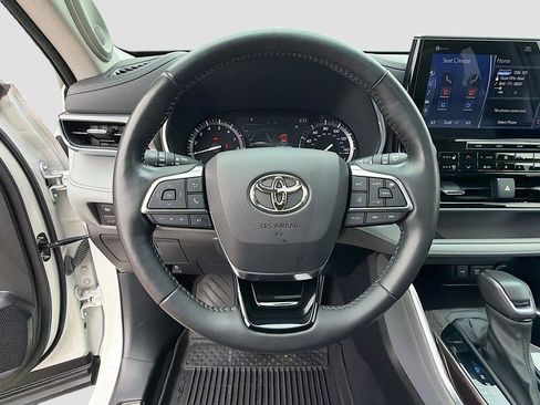 Used 2021 Toyota Highlander Platinum image 42