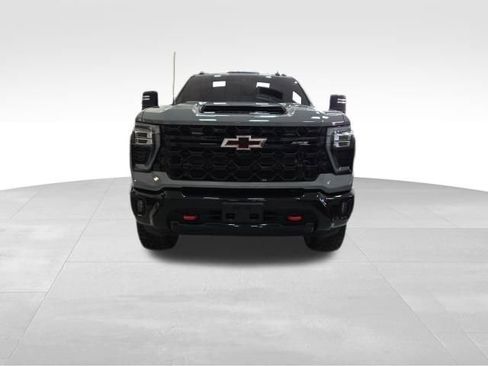 Used 2024 Chevrolet Silverado 2500 ZR2 w/ Technology Package image 2