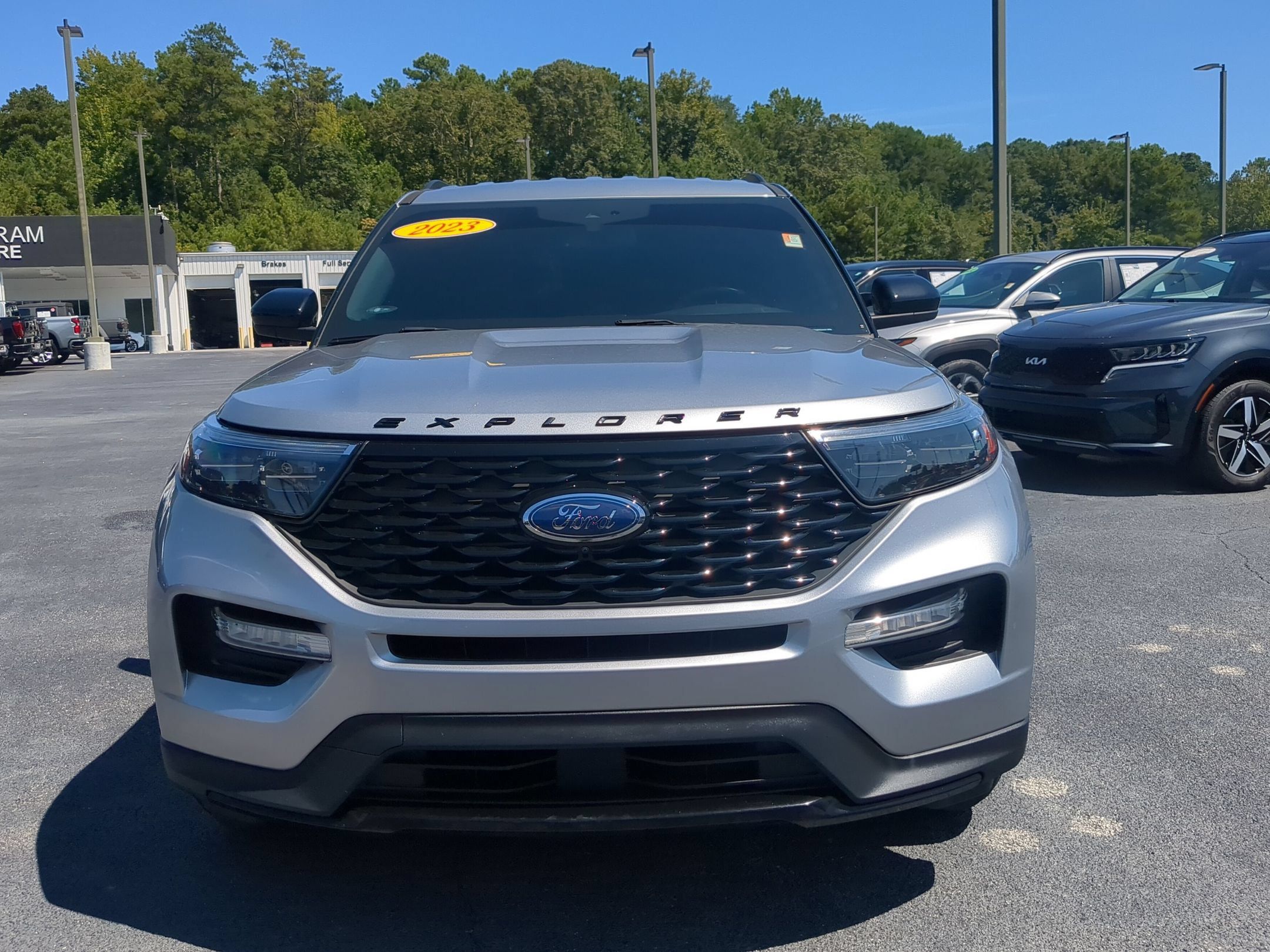 Used 2023 Ford Explorer ST-Line w/ Class IV Trailer Tow Package RWD image 2