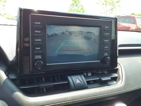 Used 2019 Toyota RAV4 LE FWD image 10