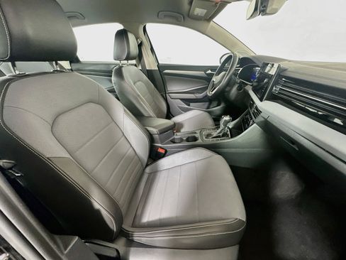 Used 2025 Volkswagen Jetta SE FWD image 28