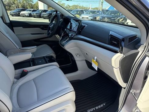New 2026 Honda Odyssey Touring image 19