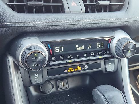 Certified 2025 Toyota RAV4 XLE FWD image 17