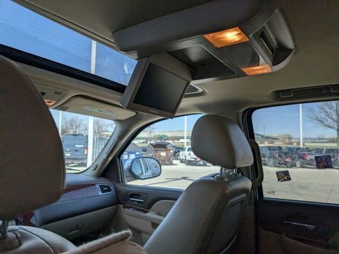 Used 2010 Chevrolet Suburban LTZ image 6