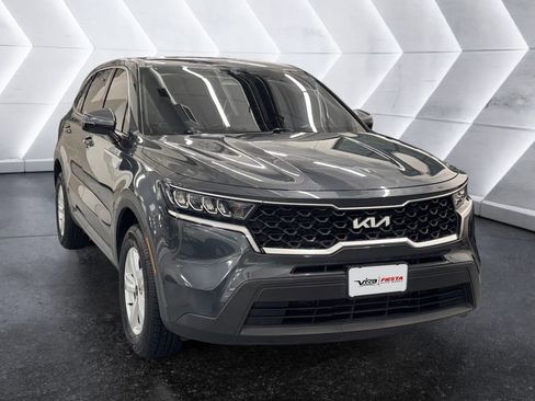 Used 2022 Kia Sorento LX image 1
