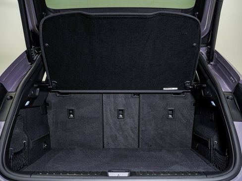 Certified 2025 Porsche Macan Electric image 28