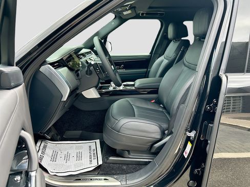 New 2025 Land Rover Range Rover SE image 35