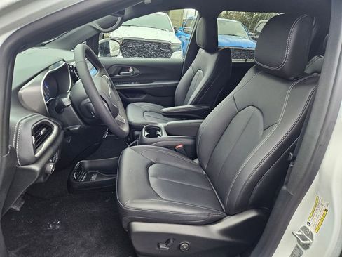 New 2026 Chrysler Pacifica Select image 12