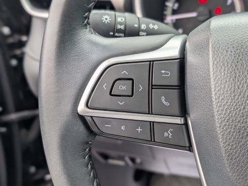 Used 2023 Toyota Highlander XLE image 19