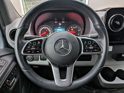 Used 2022 Mercedes-Benz Sprinter 2500 image 15