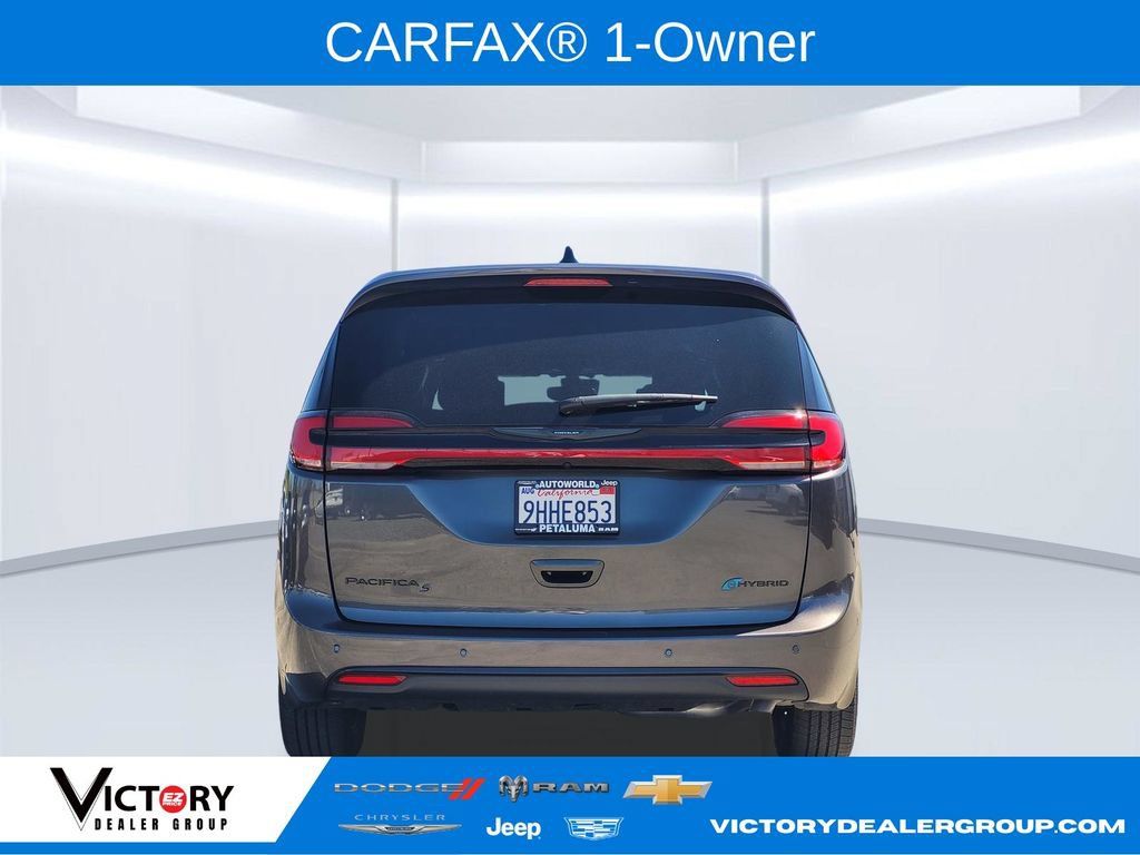 Used 2023 Chrysler Pacifica Limited w/ Uconnect Theater Family Group FWD image 5