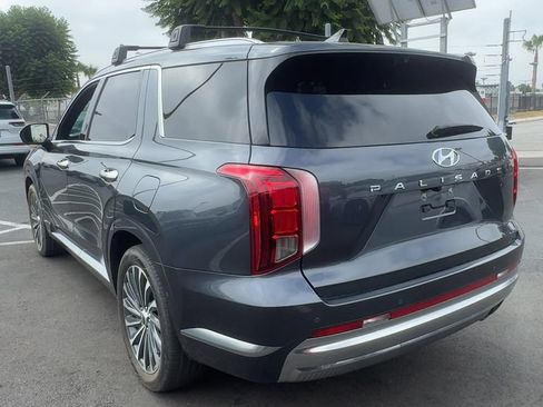 Used 2024 Hyundai Palisade Calligraphy FWD image 3
