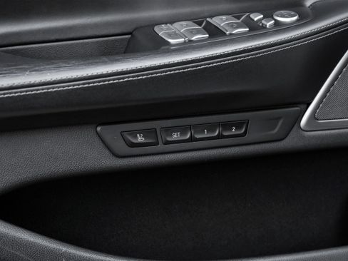 Used 2021 BMW 750i xDrive image 51