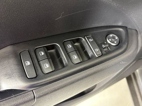 Used 2025 Hyundai Venue SEL FWD image 15