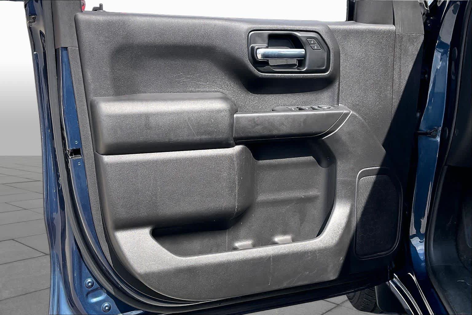 Used 2020 Chevrolet Silverado 1500 Custom w/ Custom Value Package RWD image 19
