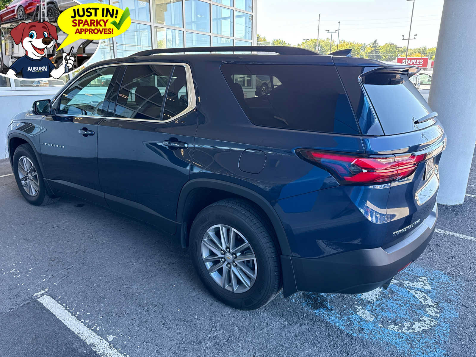 Used 2023 Chevrolet Traverse LT AWD/4WD image 3