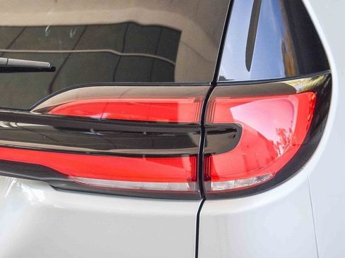 New 2026 Chrysler Pacifica Pinnacle w/ Trailer Tow Group AWD/4WD image 7