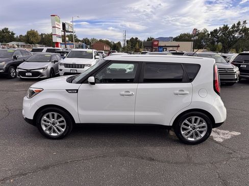 Used 2017 Kia Soul + FWD image 4