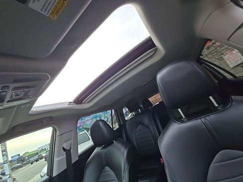 Used 2023 Toyota Highlander XLE image 5