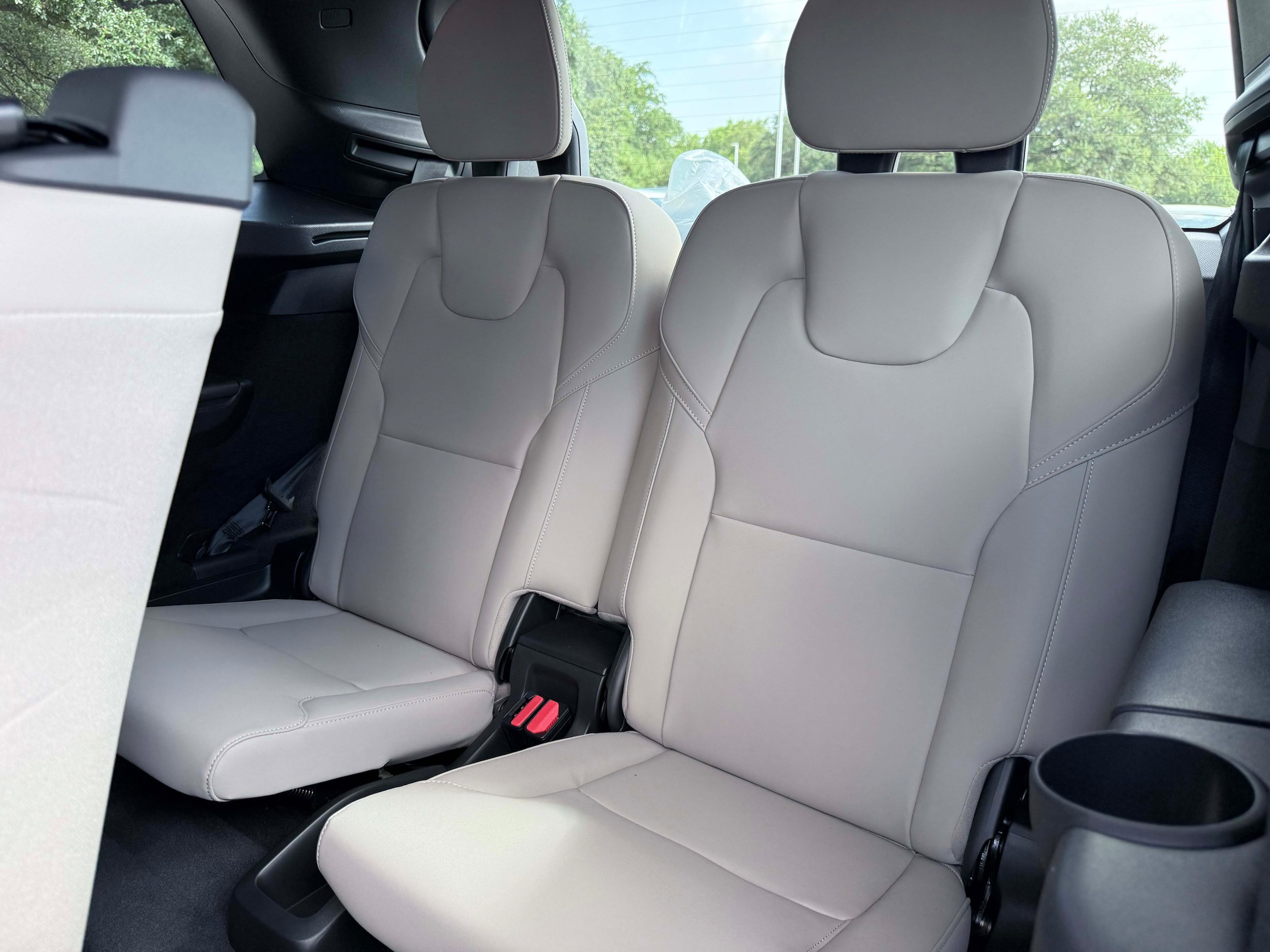 New 2026 Volvo XC90 T8 Plus w/ Protection Package Premier AWD/4WD image 16