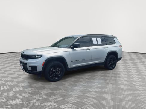 Used 2023 Jeep Grand Cherokee L Laredo AWD/4WD image 4