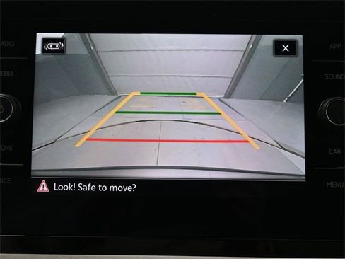 Certified 2025 Volkswagen Taos SE w/ Panoramic Sunroof Package image 21