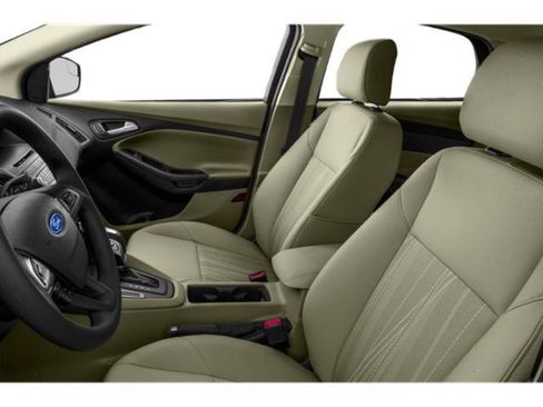 Used 2018 Ford Focus SEL w/ Cold Weather Package FWD image 12