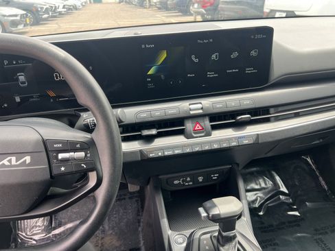 Used 2025 Kia K4 LXS FWD image 17
