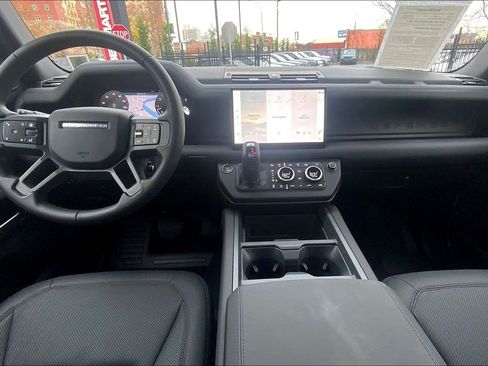 Used 2025 Land Rover Defender 110 X-Dynamic SE image 15