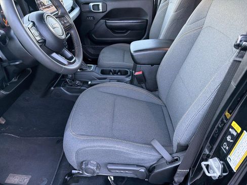 Used 2025 Jeep Wrangler Unlimited Sport AWD/4WD image 8