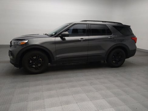 Used 2020 Ford Explorer XLT image 2
