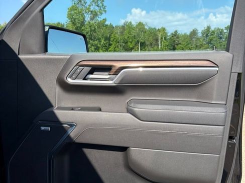 Used 2025 Chevrolet Silverado 1500 LT Trail Boss w/ LT Trail Boss Premium Package AWD/4WD image 23