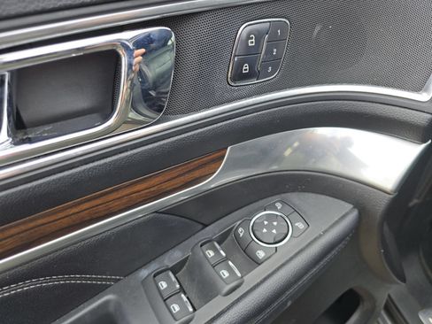 Used 2018 Ford Explorer Limited AWD/4WD image 31