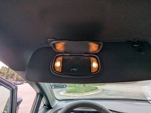 Used 2025 Chrysler Pacifica Select image 27