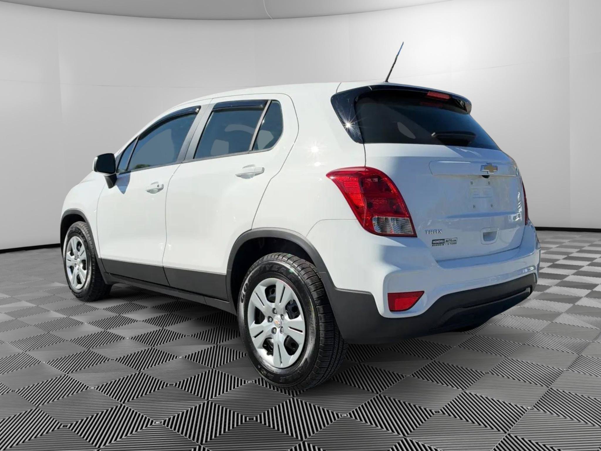 Used 2017 Chevrolet Trax LS FWD image 3