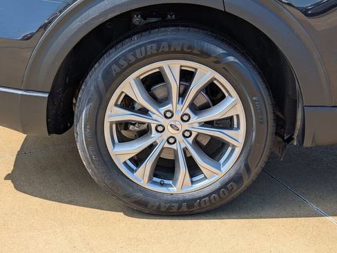 Used 2023 Ford Explorer Limited w/ Equipment Group 301A RWD image 3