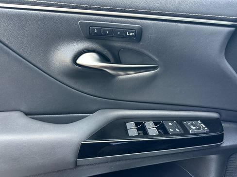Used 2023 Lexus ES 300h w/ Premium Package FWD image 11