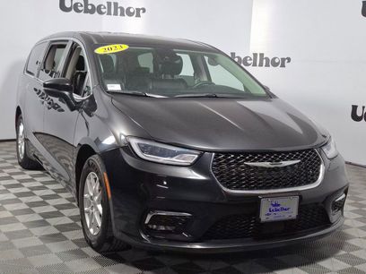 Used 2023 Chrysler Pacifica Touring-L