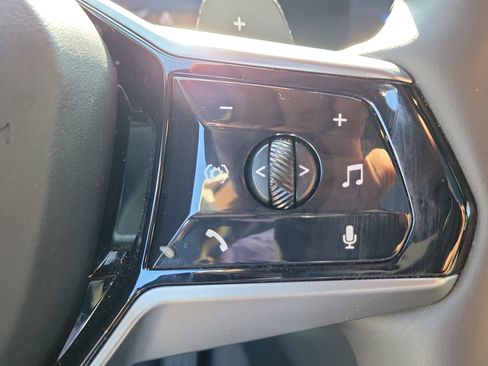 Used 2024 BMW 530i w/ Premium Package image 26