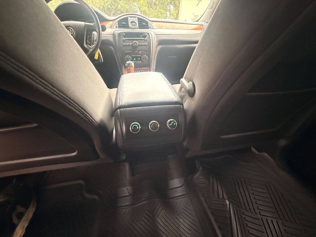 Used 2011 Buick Enclave CX FWD image 16