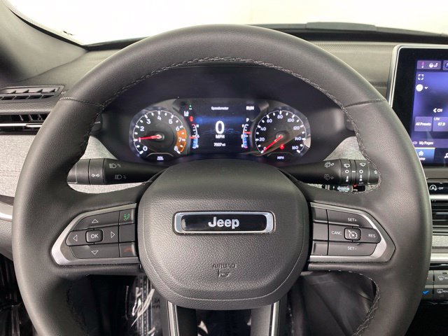 Used 2023 Jeep Compass Latitude AWD/4WD image 21