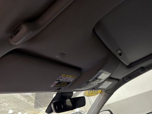Used 2019 Toyota Highlander Limited AWD/4WD image 10