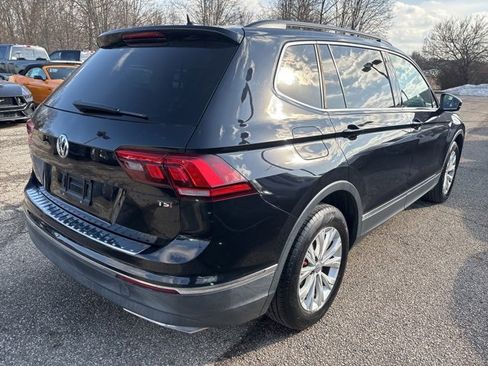 Used 2018 Volkswagen Tiguan SE w/ Panoramic Sunroof Package image 4