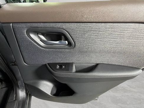 Used 2021 Nissan Rogue SV FWD image 31
