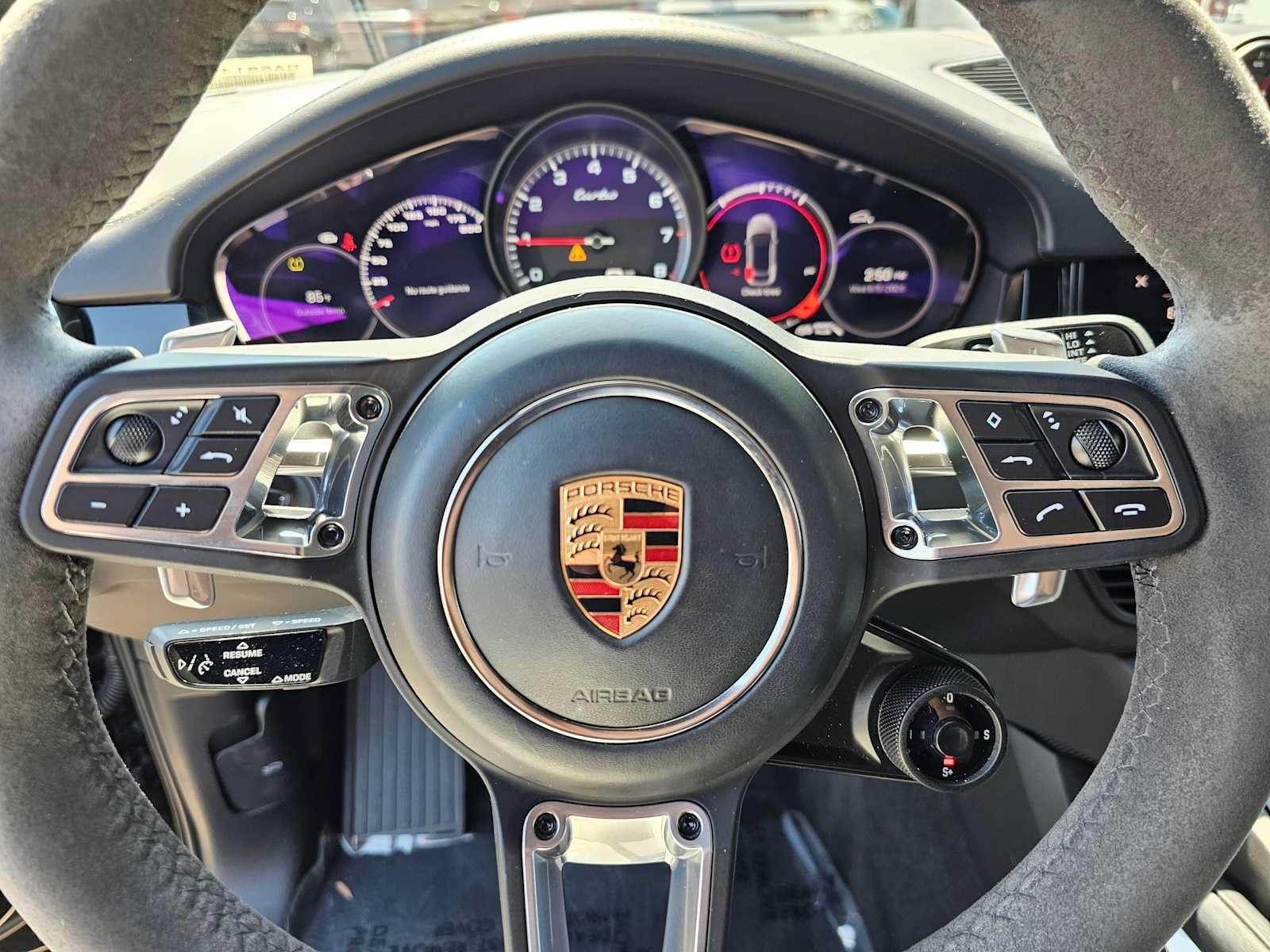 Used 2022 Porsche Cayenne Turbo AWD/4WD image 22